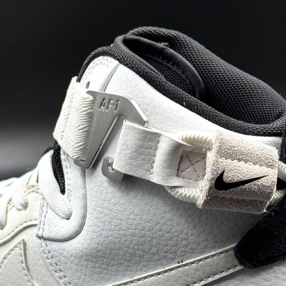 Nike Wmns Air Force 1 High Utility 2.0 'Summit White' - Picture 7 of 10